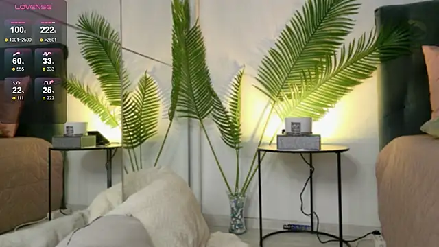 JuliaQuin online show from October 2025 02:08:02 AM