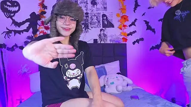 Snapshot of Vamps_Lovers chatting on October 2025 01:13:01 PM Vamps Lovers online show from October 2025 01:13:01 PM