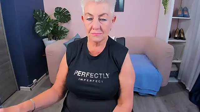 Snapshot of HotandMature chatting on September 2025 08:38:01 AM HotandMature online show from September 2025 08:38:01 AM