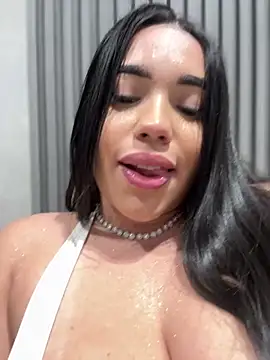 Snapshot of SofiaWildee chatting on June 2026 12:32:02 AM SofiaWildee online show from June 2026 12:32:02 AM