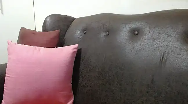 bustylaura4u online show from February 2025 06:15:02 PM