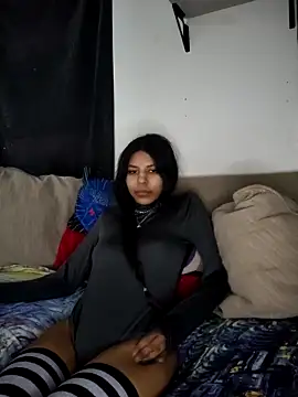 Sum1sDahtr online show from October 2025 06:06:01 PM