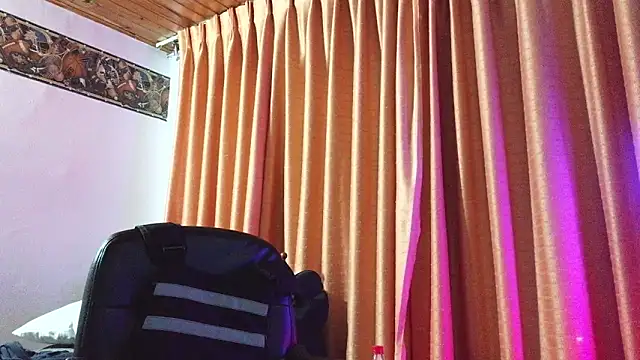 Snapshot of Axel-Cr0ss chatting on October 2025 11:57:02 PM Axel-Cr0ss online show from October 2025 11:57:02 PM