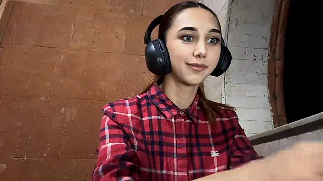 LinaMour online show from September 2025 09:59:02 PM