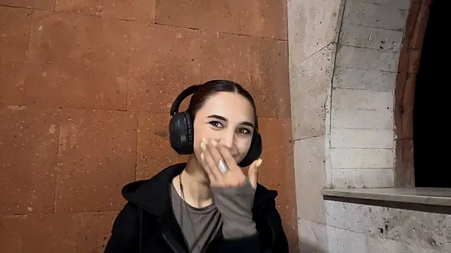 LinaMour online show from September 2025 10:10:02 PM