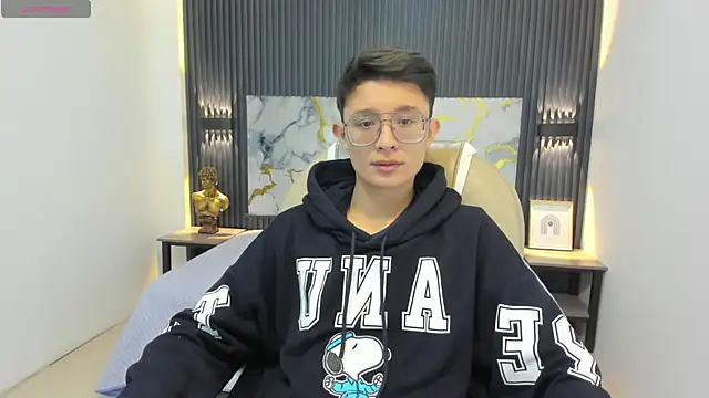 SantiagoRusso18 online show from September 2025 12:07:02 PM