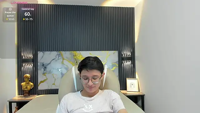 SantiagoRusso18 online show from October 2025 12:08:02 PM