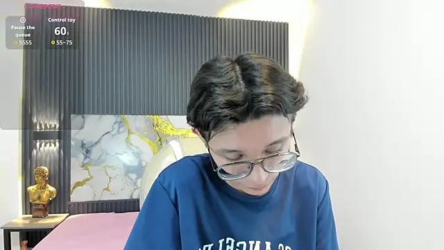 SantiagoRusso18 online show from November 2025 12:06:01 PM