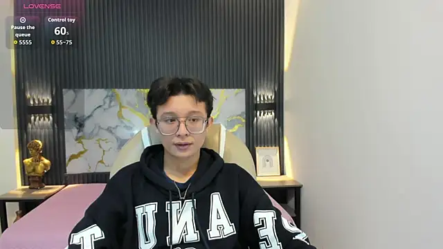 SantiagoRusso18 online show from November 2025 12:36:02 PM