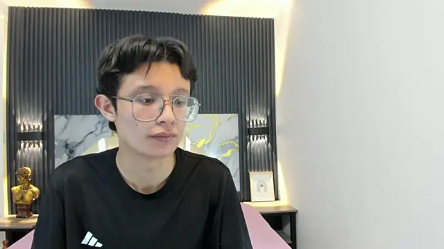 SantiagoRusso18 online show from November 2025 01:32:01 PM