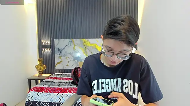 SantiagoRusso18 online show from December 2025 12:23:02 PM