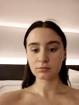 freakylittlebitch69 online show from November 2025 01:00:01 PM