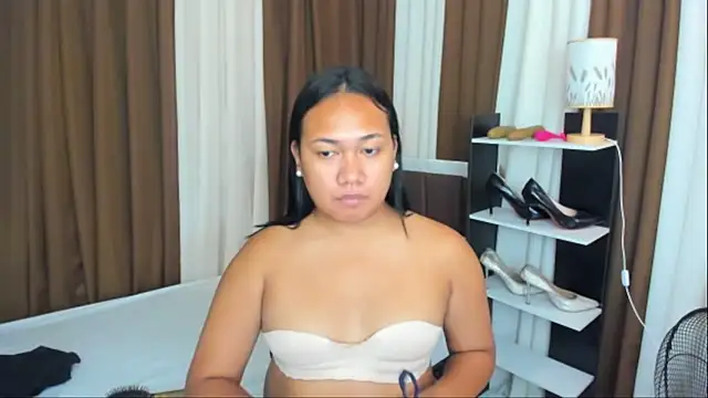 Snapshot of TsUncutKaren chatting on September 2025 05:40:01 AM TsUncutKaren online show from September 2025 05:40:01 AM