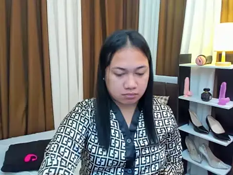 Snapshot of TsUncutKaren chatting on October 2025 04:33:02 AM TsUncutKaren online show from October 2025 04:33:02 AM