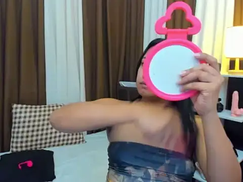 Snapshot of TsUncutKaren chatting on October 2025 08:31:01 PM TsUncutKaren online show from October 2025 08:31:01 PM