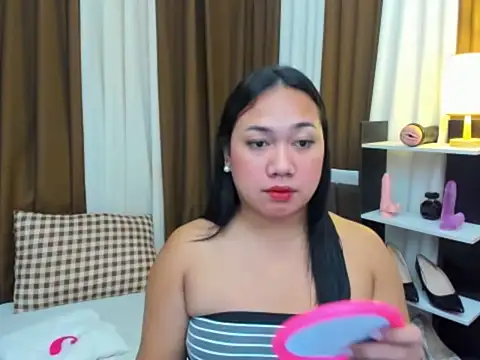 Snapshot of TsUncutKaren chatting on October 2025 08:40:02 PM TsUncutKaren online show from October 2025 08:40:02 PM