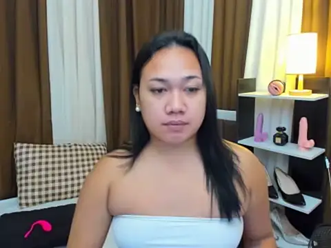 Snapshot of TsUncutKaren chatting on October 2025 08:25:01 PM TsUncutKaren online show from October 2025 08:25:01 PM