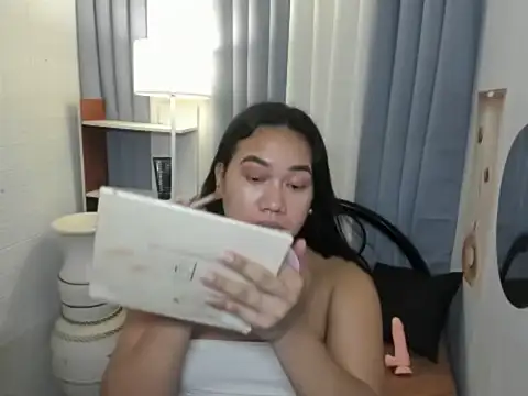 Snapshot of TsUncutKaren chatting on November 2025 05:29:02 AM TsUncutKaren online show from November 2025 05:29:02 AM