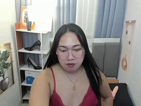 TsUncutKaren online show from December 2025 04:13:02 PM