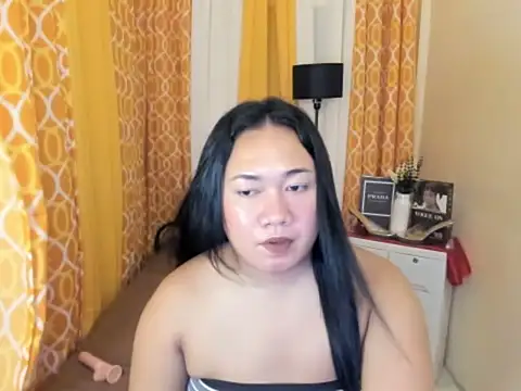 TsUncutKaren online show from April 2026 06:10:01 PM