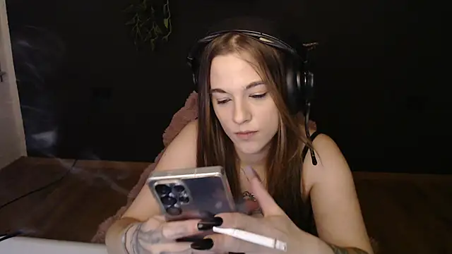 Luna Lynn online show from December 2025 09:09:01 PM