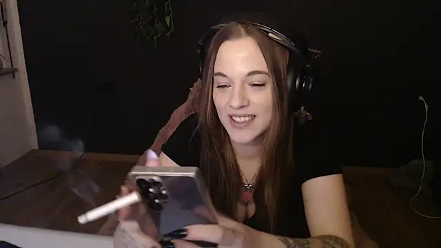 Luna Lynn online show from December 2025 07:20:02 PM