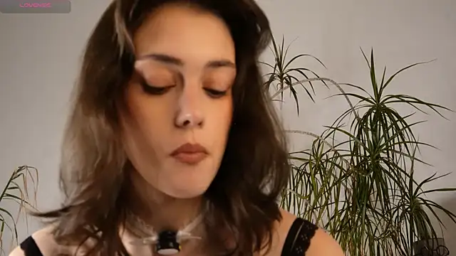 Snapshot of ttragedienne chatting on October 2025 01:23:01 PM ttragedienne online show from October 2025 01:23:01 PM