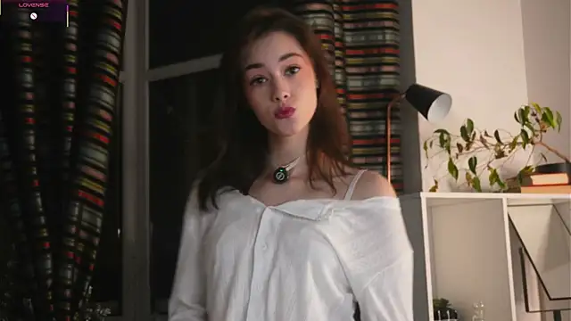 ttragedienne online show from December 2025 02:07:02 AM