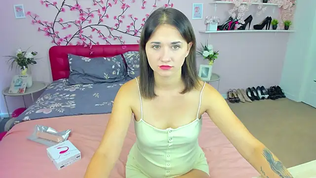 VivienSquare online show from September 2025 06:35:01 AM