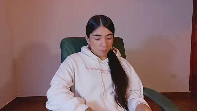 Snapshot of Aurora_jones11 chatting on December 2025 03:45:02 AM Aurora jones11 online show from December 2025 03:45:02 AM