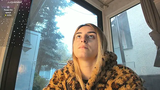 Ella Vee online show from November 2025 06:39:03 AM