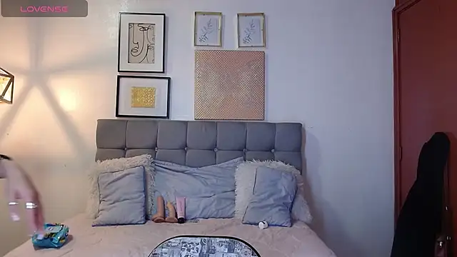  naomi s online show from March 2026 01:37:02 PM