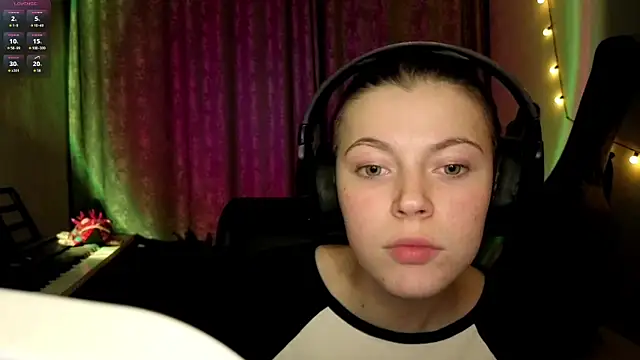 CutieAnny online show from March 2026 08:09:01 PM