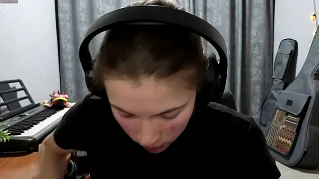 CutieAnny online show from April 2026 08:15:02 PM