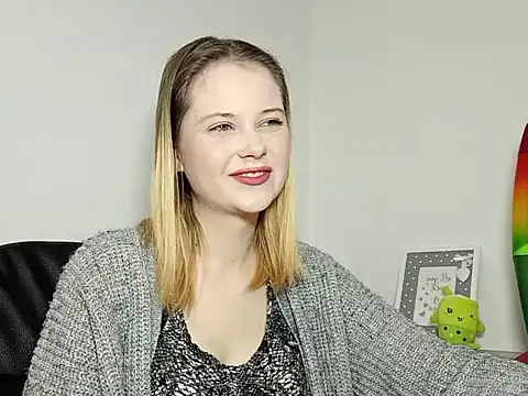 Snapshot of LydiaYoung chatting on October 2025 06:16:02 PM LydiaYoung online show from October 2025 06:16:02 PM