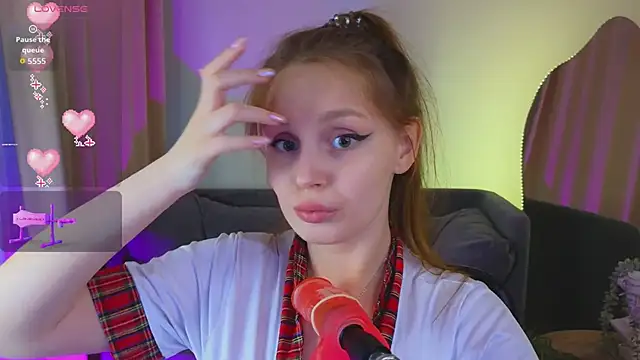 HoneyLace  online show from April 2026 03:38:02 PM