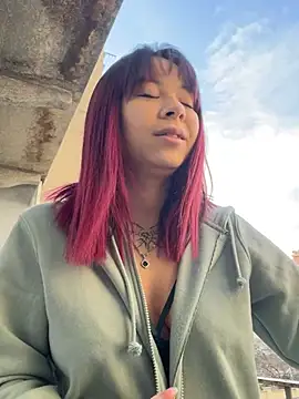 YumiLux online show from January 2026 10:43:01 AM