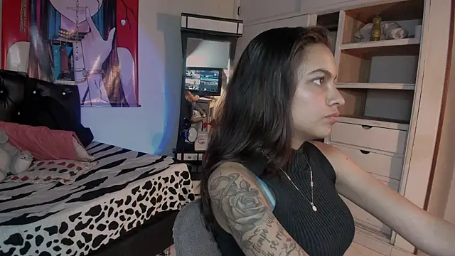 Skylovershot online show from October 2025 07:35:02 PM