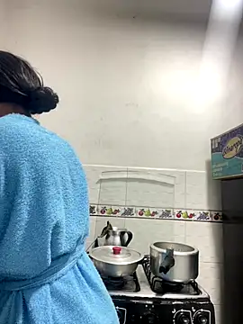 zaracollins01 online show from October 2025 06:30:02 PM