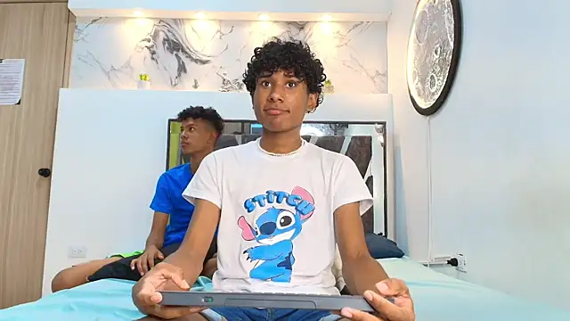 LONDON BOYS1 online show from October 2025 01:22:01 AM
