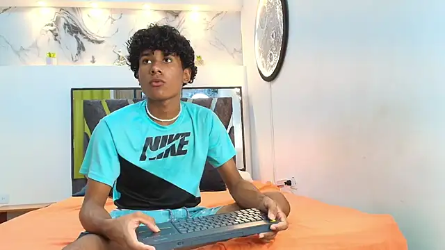 LONDON BOYS1 online show from October 2025 01:17:02 AM
