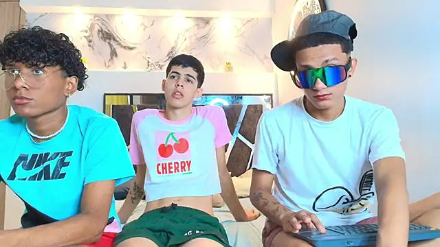 Snapshot of YOUNGS_GUYS chatting on September 2025 07:25:02 PM YOUNGS GUYS online show from September 2025 07:25:02 PM