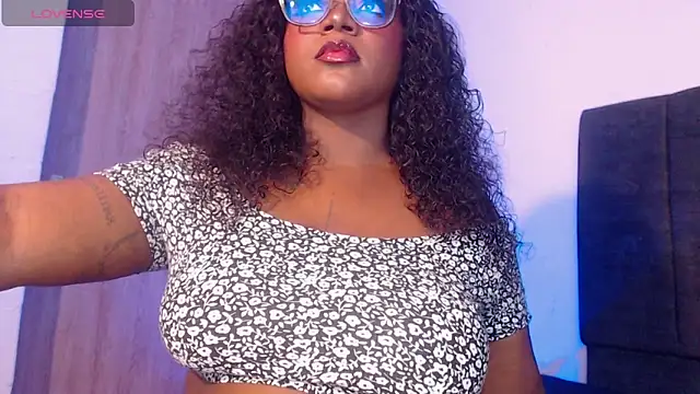 Mimi Gil online show from December 2025 08:33:01 AM