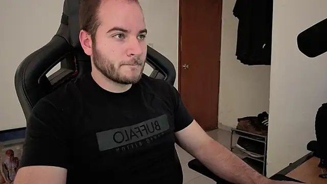 Snapshot of Paul00474 chatting on November 2025 10:21:02 PM Paul00474 online show from November 2025 10:21:02 PM