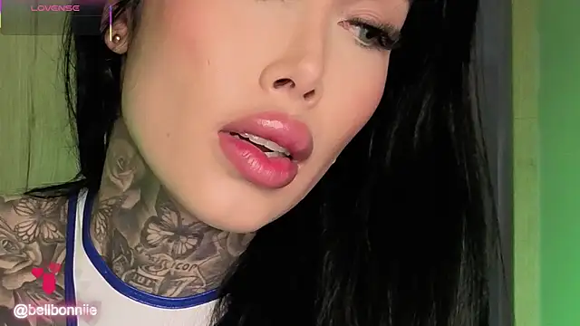 Snapshot of belllbonniie chatting on October 2025 04:33:02 AM belllbonniie online show from October 2025 04:33:02 AM
