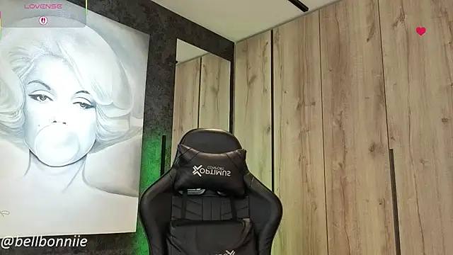 belllbonniie online show from October 2025 08:00:02 PM