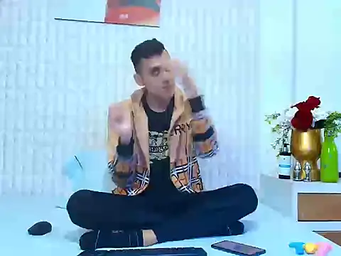 LuigiMarchetti online show from October 2025 07:47:01 PM