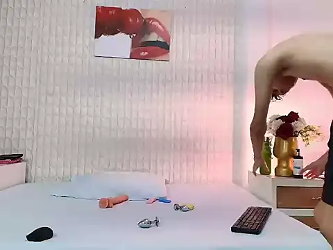 LuigiMarchetti online show from November 2025 07:03:02 PM