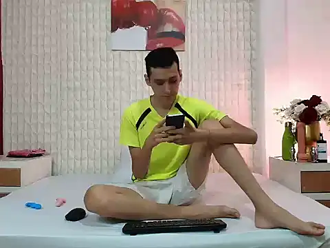 LuigiMarchetti online show from November 2025 07:46:01 PM