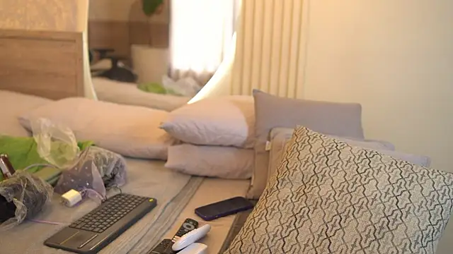 Tayler Kim online show from October 2025 07:03:02 PM